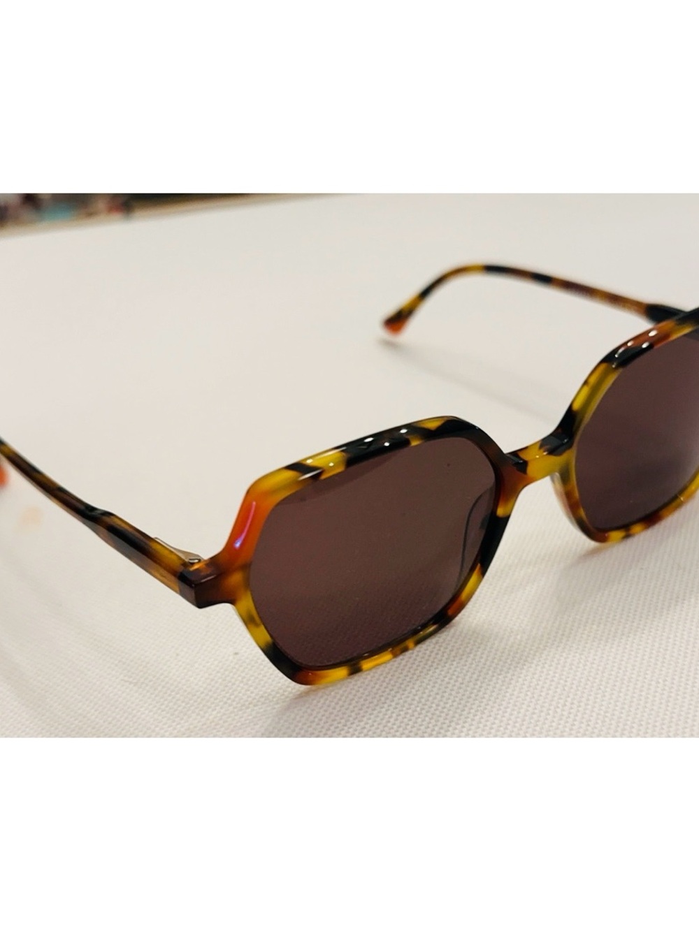 Source Unknown Tortoiseshell Hex Round Sunglasses - Brown Lenses
